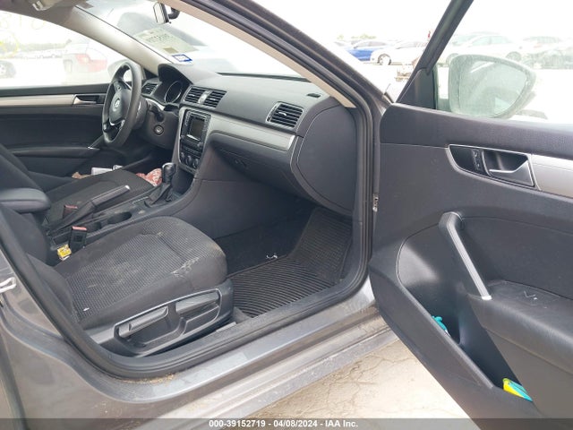 1VWAS7A34GC018832 Volkswagen Passat 1.8t S