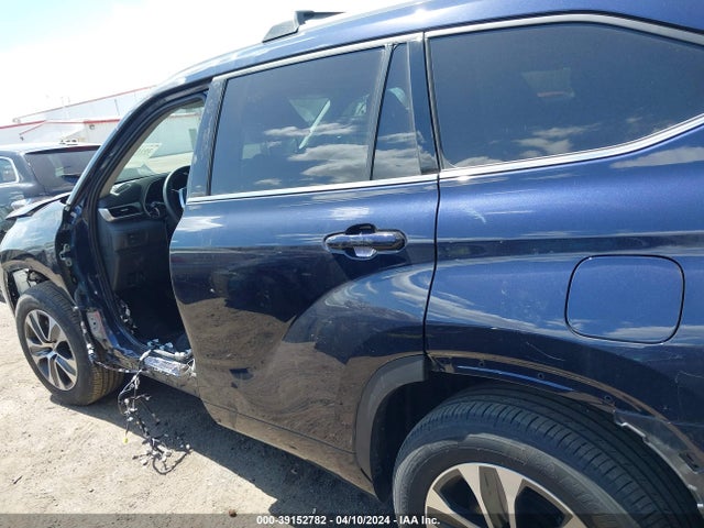Toyota Highlander Xle 2022 5TDHZRBH3NS163004 Image 14