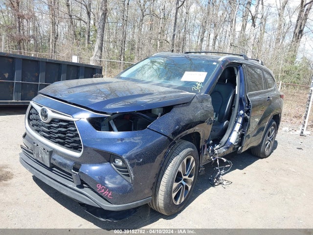 Toyota Highlander Xle 2022 5TDHZRBH3NS163004 Image 2