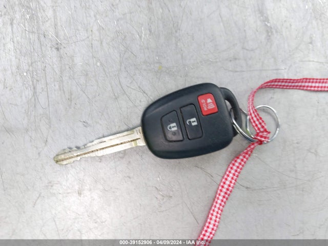 Toyota RAV4 LE 2017 JTMZFREV9HJ125230 Image 11