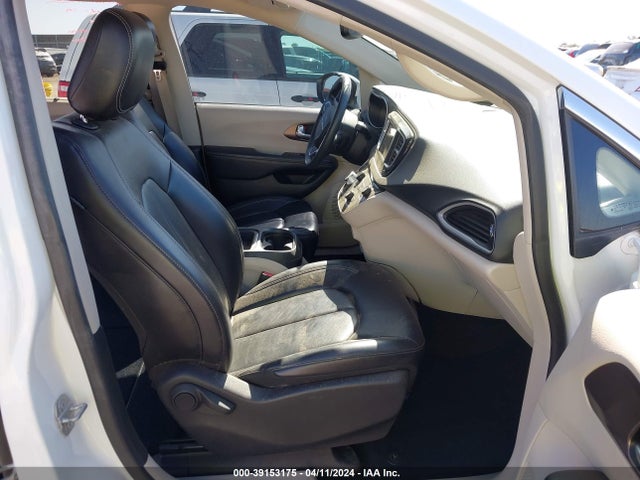 2C4RC1DG8MR543684 Chrysler Voyager Lxi