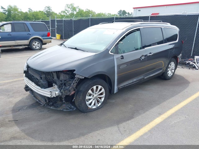 Chrysler Pacifica Touring L 2018 2C4RC1BG6JR246105 Image 2