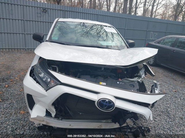 2T3F1RFV2NC318298 Toyota RAV4 LE