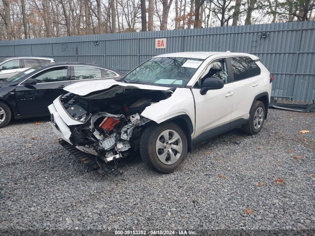 2T3F1RFV2NC318298 Toyota RAV4 LE