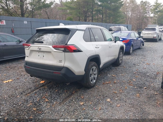 2T3F1RFV2NC318298 Toyota RAV4 LE