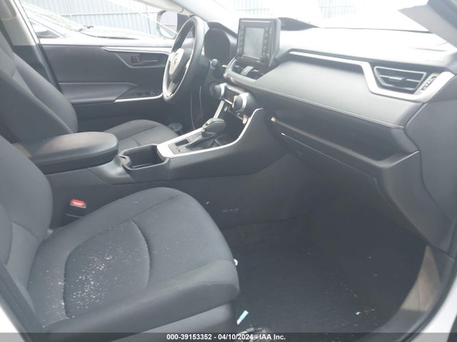 2T3F1RFV2NC318298 Toyota RAV4 LE