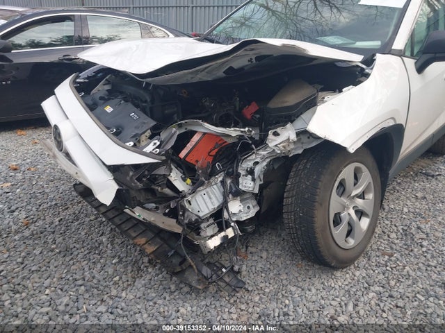 2T3F1RFV2NC318298 Toyota RAV4 LE