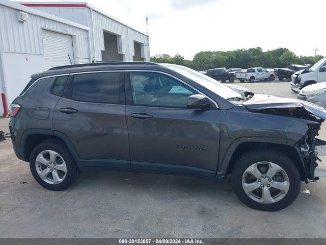 3C4NJDBB0KT654303 Jeep Compass Latitude 4x4