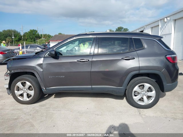 3C4NJDBB0KT654303 Jeep Compass Latitude 4x4