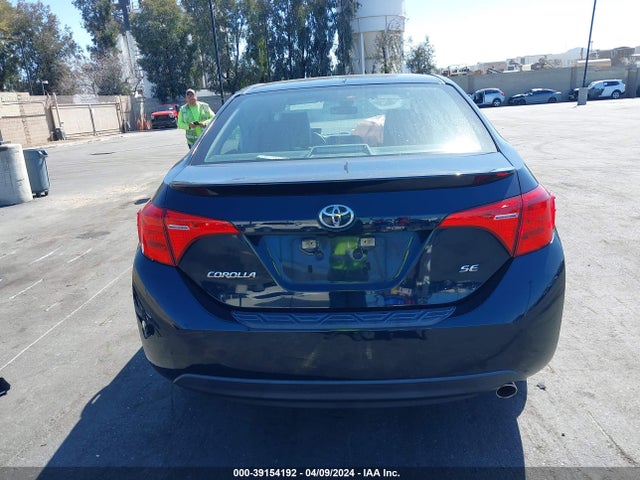 Toyota COROLLA SE 2018 5YFBURHE6JP788520 Image 17
