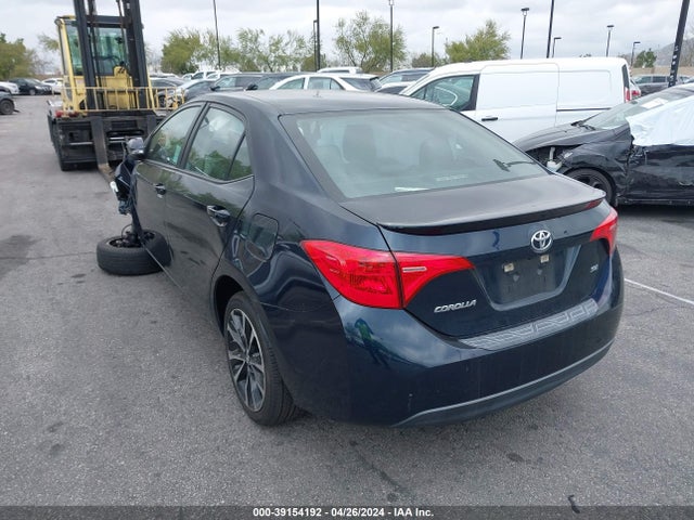 Toyota COROLLA SE 2018 5YFBURHE6JP788520 Image 3