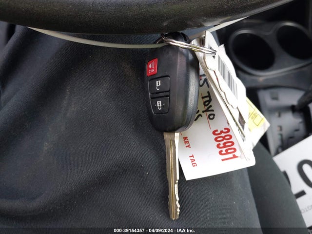 Toyota Prius C Two 2015 JTDKDTB30F1104674 Image 11