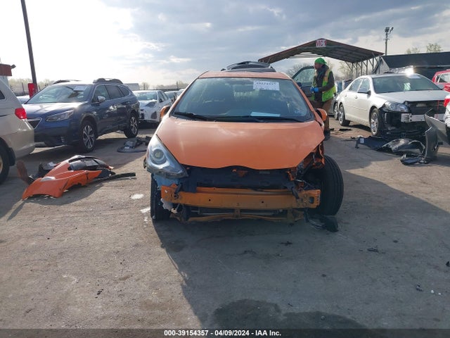 Toyota Prius C Two 2015 JTDKDTB30F1104674 Image 13