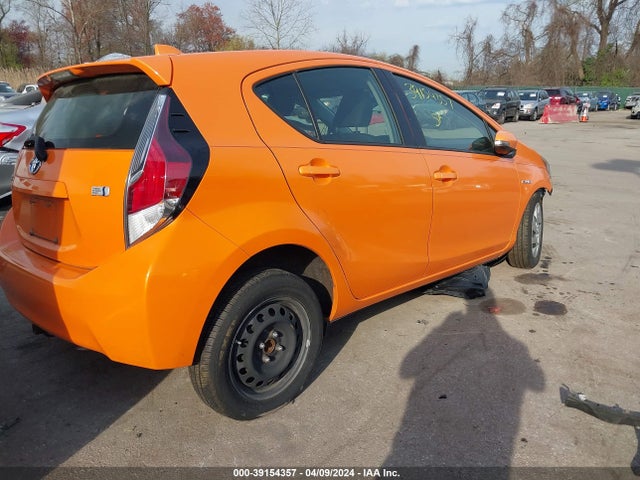 Toyota Prius C Two 2015 JTDKDTB30F1104674 Image 4