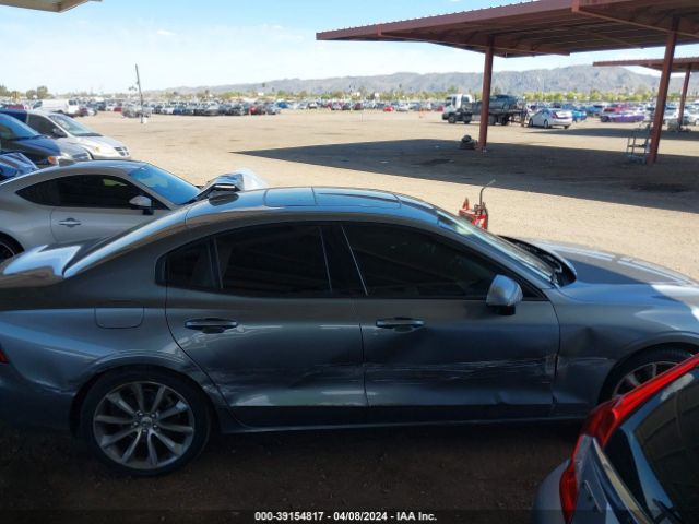 7JR102FK7KG018127 Volvo S60 T5 Momentum
