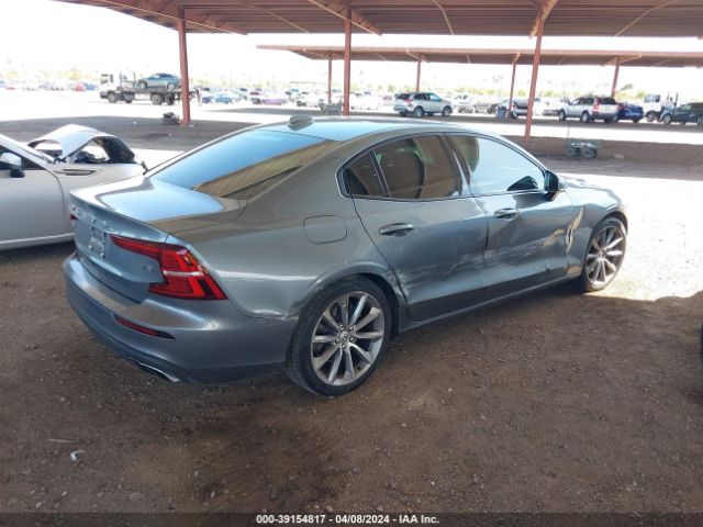 7JR102FK7KG018127 Volvo S60 T5 Momentum