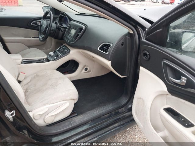 1C3CCCFB5FN550826 Chrysler 200 LX