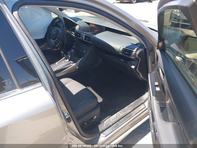 Lexus IS 300 2018 JTHBA1D29J5067786 Image 5