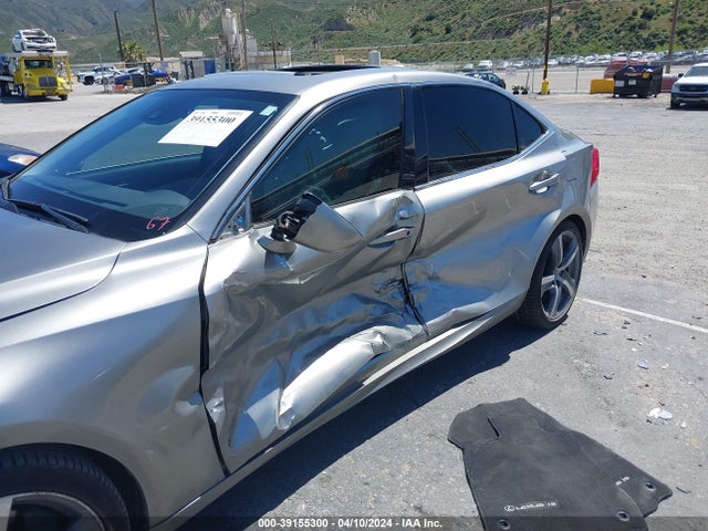 Lexus IS 300 2018 JTHBA1D29J5067786 Image 6