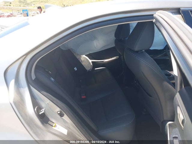 Lexus IS 300 2018 JTHBA1D29J5067786 Image 8