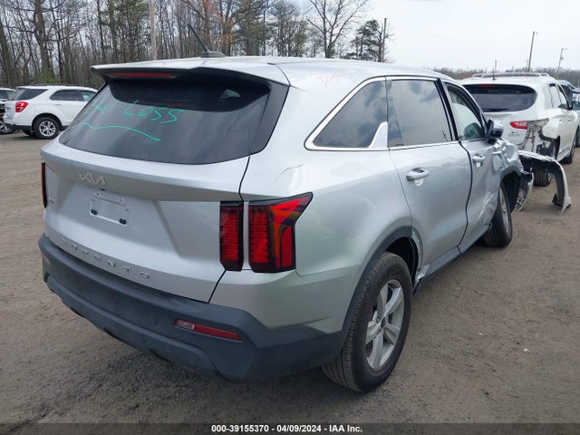 KIA SORENTO LX 2022 5XYRGDLC1NG108323 Image 4