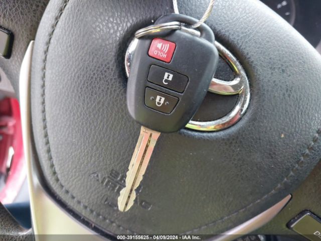 JTMZFREV3GJ083555 Toyota RAV4 LE