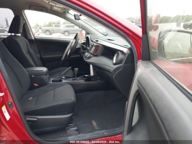 JTMZFREV3GJ083555 Toyota RAV4 LE