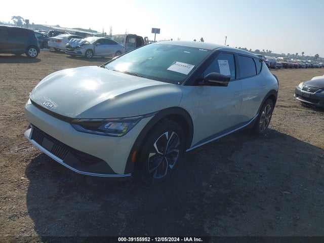 KIA Ev6 Light Long Range 2024 KNDC34LA8R5615654 Image 2