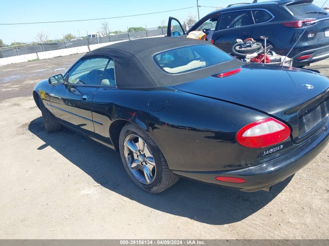 1998 JAGUAR XK8 SAJGX224XWC024790 Photo 2