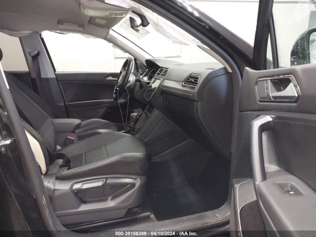 3VV2B7AX0JM152271 Volkswagen Tiguan 2.0t Se/2.0t Sel