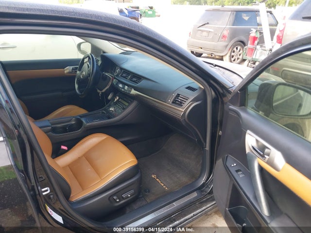 JTHKD5BH3F2227739 Lexus CT 200H