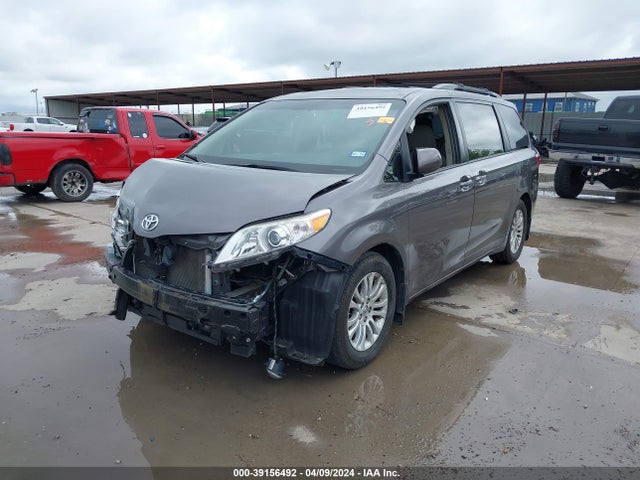 Toyota Sienna Xle 8 Passenger 2015 5TDYK3DC6FS623342 Image 2