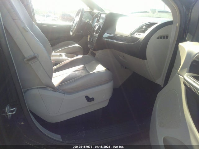 2C4RC1GG0ER373303 Chrysler Town & Country Limited