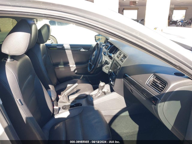 3VWL17AJ2GM367545 Volkswagen 2016