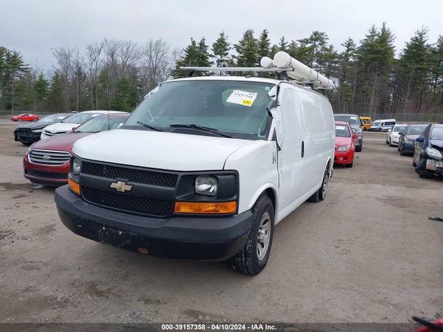 Chevrolet Express 1500 Work Van 2014 1GCSGAFX0E1181519 Image 2