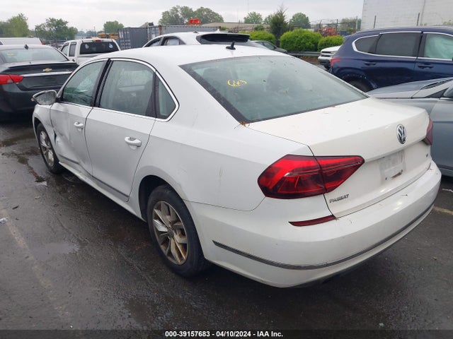 1VWAT7A34HC028016 Volkswagen Passat 1.8t S