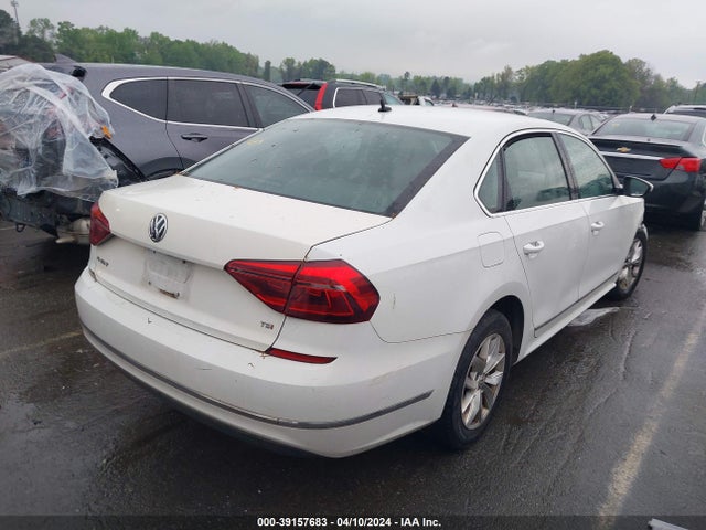 1VWAT7A34HC028016 Volkswagen Passat 1.8t S