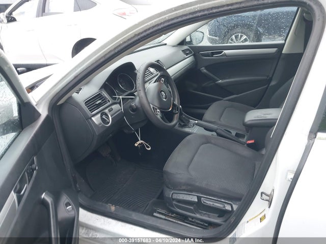 1VWAT7A34HC028016 Volkswagen Passat 1.8t S
