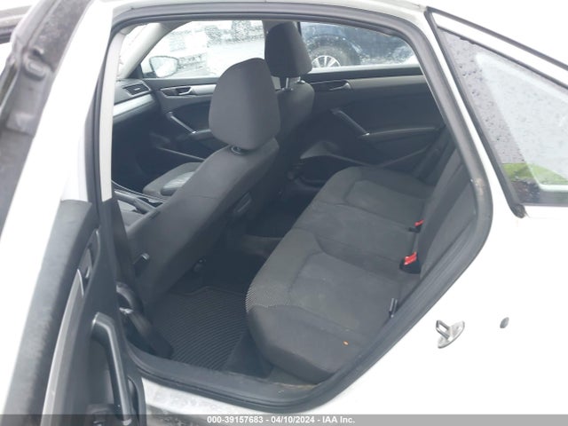 1VWAT7A34HC028016 Volkswagen Passat 1.8t S