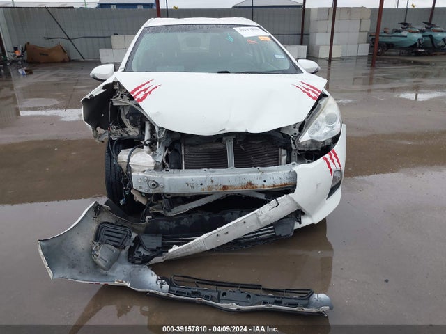 Toyota Prius C Two 2014 JTDKDTB31E1083042 Image 13