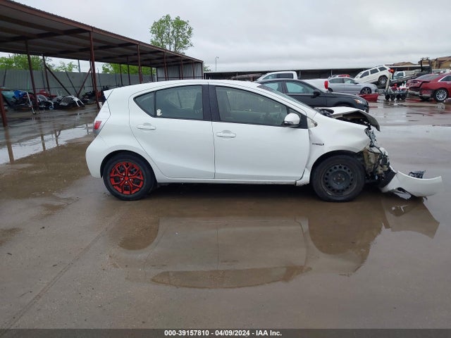 Toyota Prius C Two 2014 JTDKDTB31E1083042 Image 14