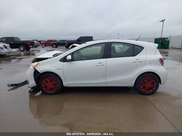 Toyota Prius C Two 2014 JTDKDTB31E1083042 Image 15