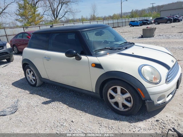 2009 MINI COOPER WMWMF33519TW71890 Photo 0