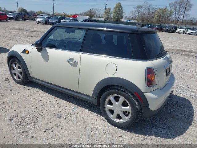2009 MINI COOPER WMWMF33519TW71890 Photo 2