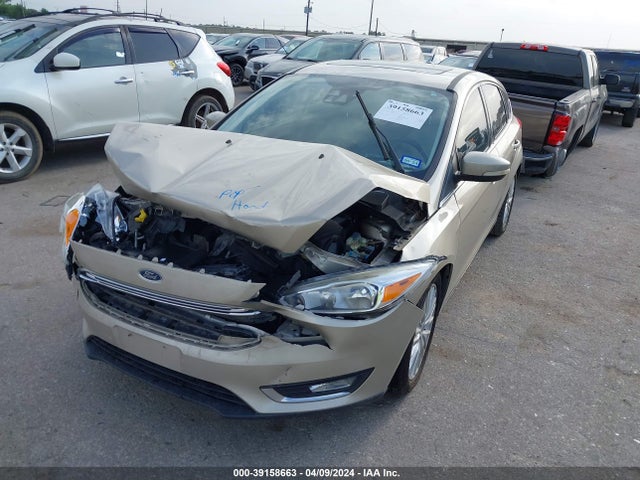 Ford Focus Titanium 2017 1FADP3N22HL314712 Image 2