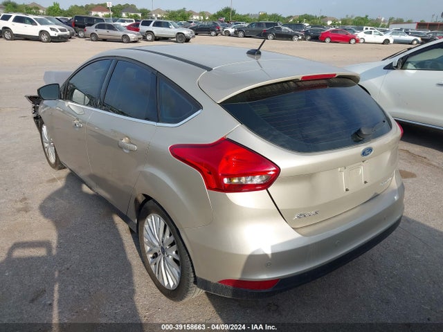 Ford Focus Titanium 2017 1FADP3N22HL314712 Image 3