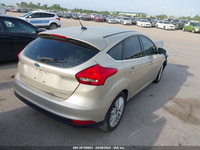 Ford Focus Titanium 2017 1FADP3N22HL314712 Image 4