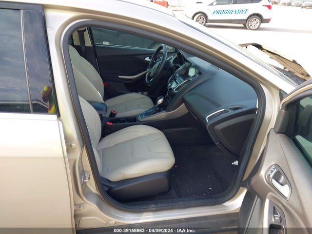 Ford Focus Titanium 2017 1FADP3N22HL314712 Image 5