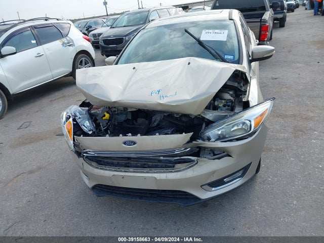 Ford Focus Titanium 2017 1FADP3N22HL314712 Image 6