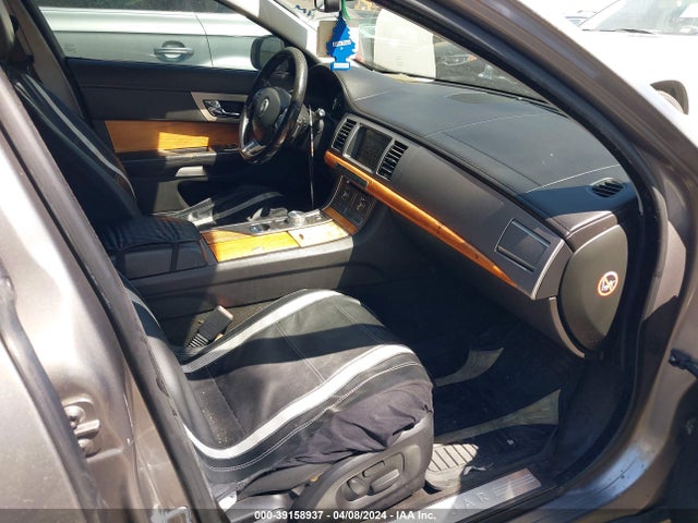 2009 JAGUAR XF SAJWA05B49HR05391 Photo 4